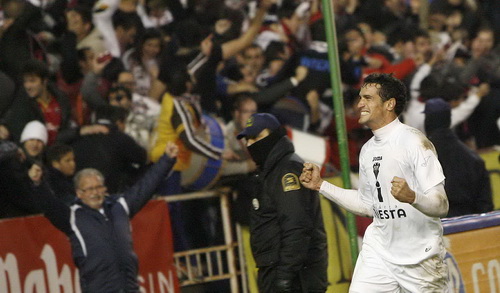 Calle, formado en el Amorós equipo colaborador del At.Madrid, celebra su gol