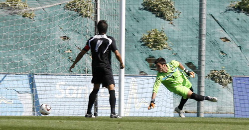 Demasiado pronto llegó el gol madridista y, ante el mismo poco pudo hacer Álvaro Campos