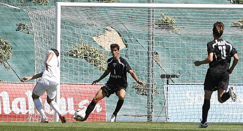 Mikel Santamaría sacó bajo palos un gol casi hecho que hubiera supuesto el 2-0 momentáneo