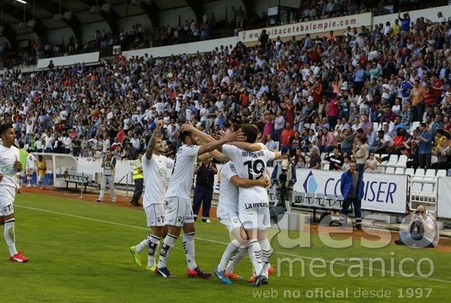 Así celebraban los jugadores blancos el providencial gol de Rubén Cruz que supuso el definitvo 2-1