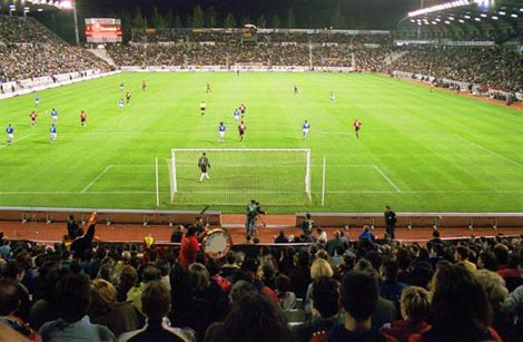 Panorámica interior del Estadio Carlos Belmonte el día de su primer partido internacional con la selección española (1999)
