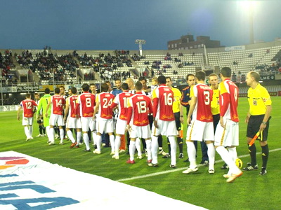 El Alba jugó en Cartagena con una peculiar camiseta roja