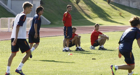 Santi Denia dirigía a la Selección Sub-17 en un campo anexo a donde entrenaba el Albacete