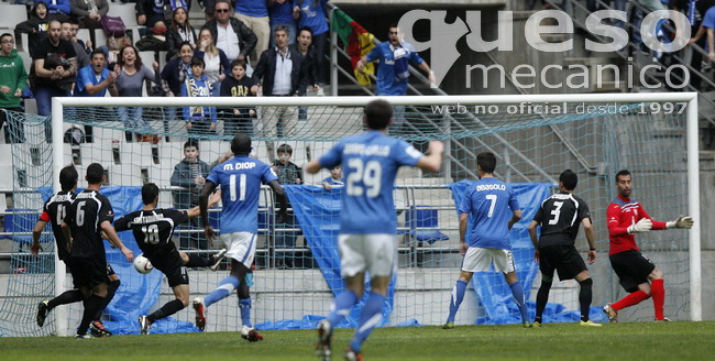 El oviedista Pelayo anotó el único gol del encuentro cuando pasaban dos minutos de los cuarenta y cinco reglamentarios