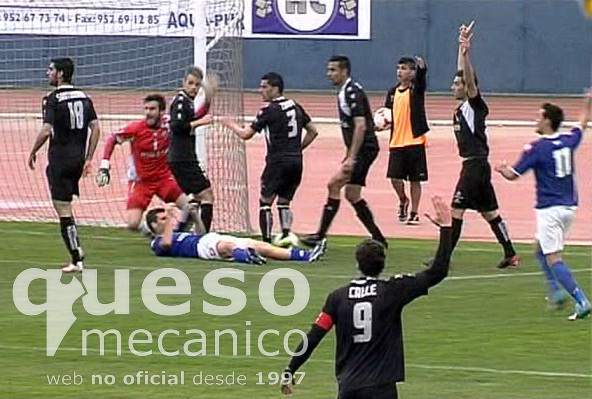 Los jugadores del Albacete reclamaron posición antireglamentaria en la jugada del penalty
