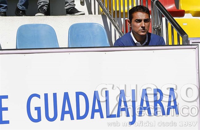 Carlos Salvachúa vio el partido desde la grada cumpliendo su segundo encuentro sancionado