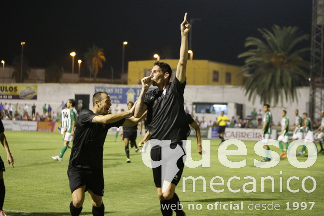 César Díaz y Rojas celebran el primer tanto del Albacete 2013-2014 y que a la postre supuso el de la victoria albacetense en Sanlúcar