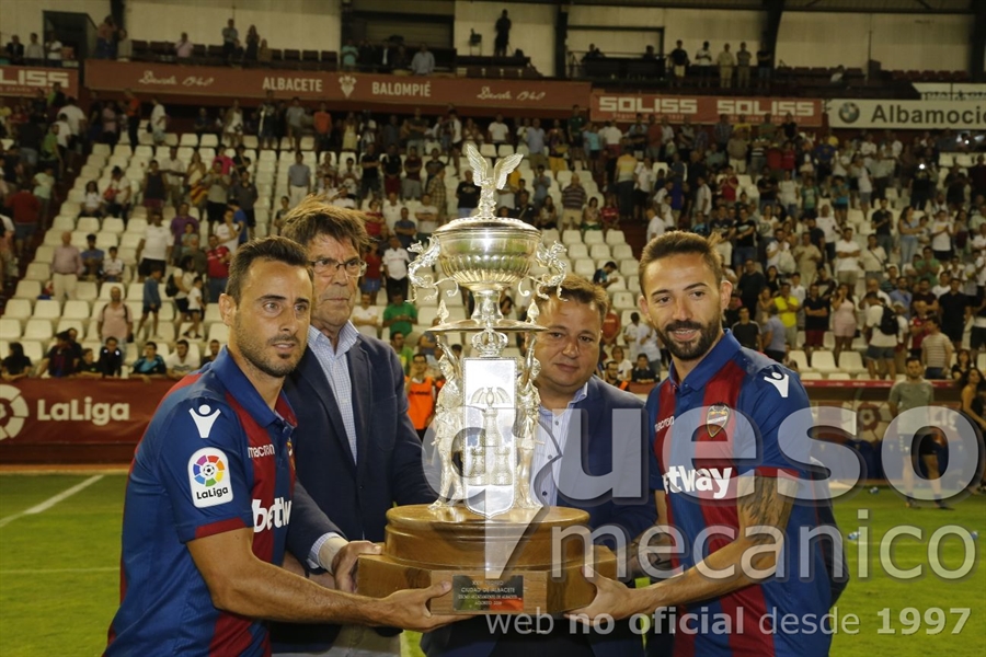 El Albacete planta cara al Levante y sólo cede su trofeo en los penalties