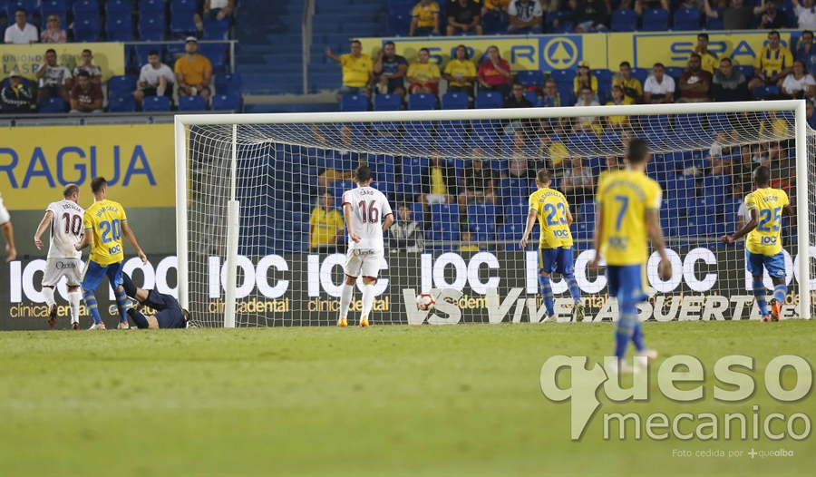 Aleix Febas con la ayuda del local David García hacía el merecido gol del empate albaceteño