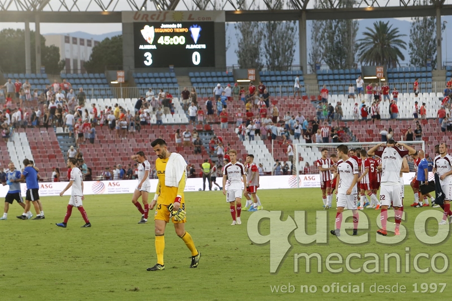 Derrotados. Así salieron los jugadores albaceteños del Estadio Juegos Mediterráneos de Almería