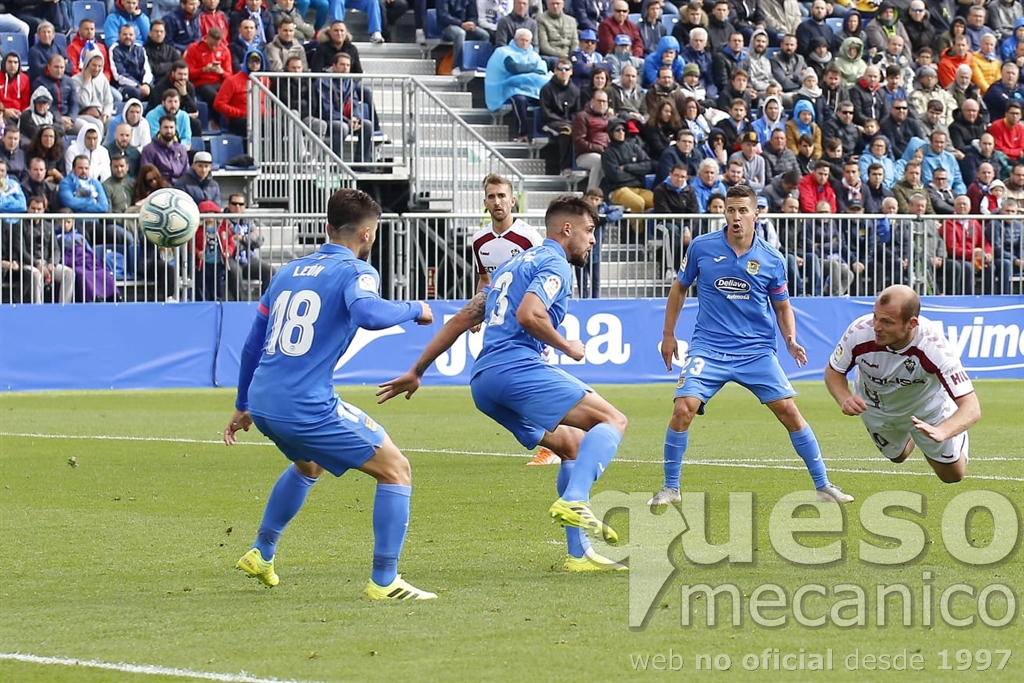 El Albacete rompe el Fernando Torres jugando con doble cabeza: la propia y la de Zozulia