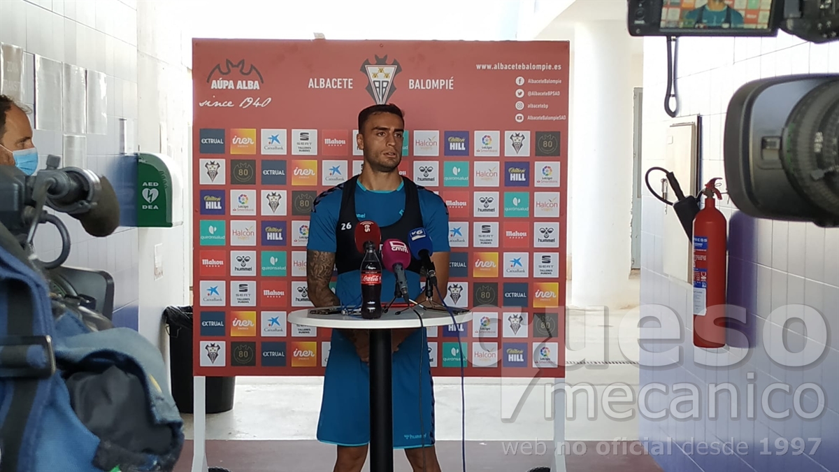 Carlos Isaac en rueda de prensa tras el entrenamiento del Albacete en la Ciudad Deportiva Andrés Iniesta
