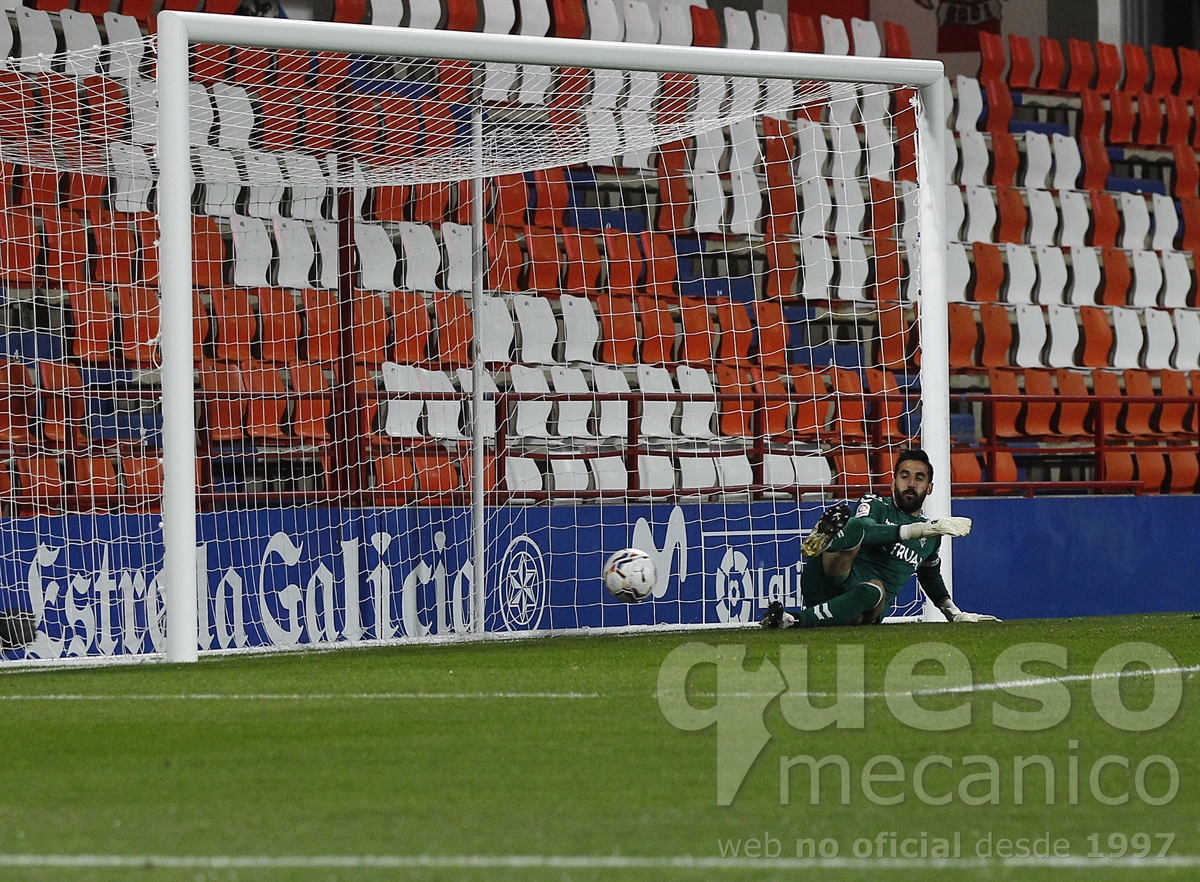 Manu Barreiro anotó de penalti el tanto de la victoria del C.D. Lugo ante el Albacete Balompié