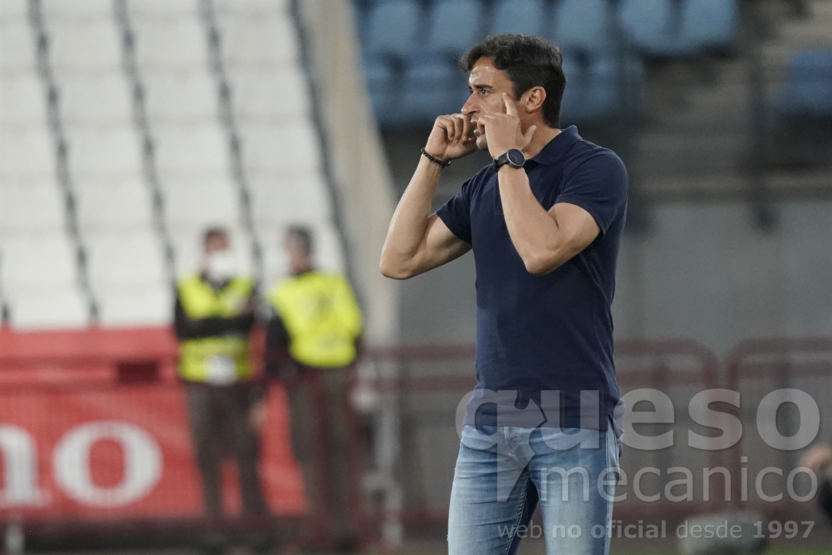 Fran Noguerol entrenador del Albacete pide cabeza a los suyos en el encuentro ante el Almería