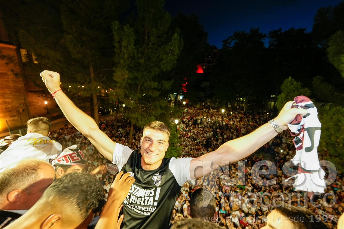 El Albacete Balompié celebra el ascenso con una fiesta multitudinaria