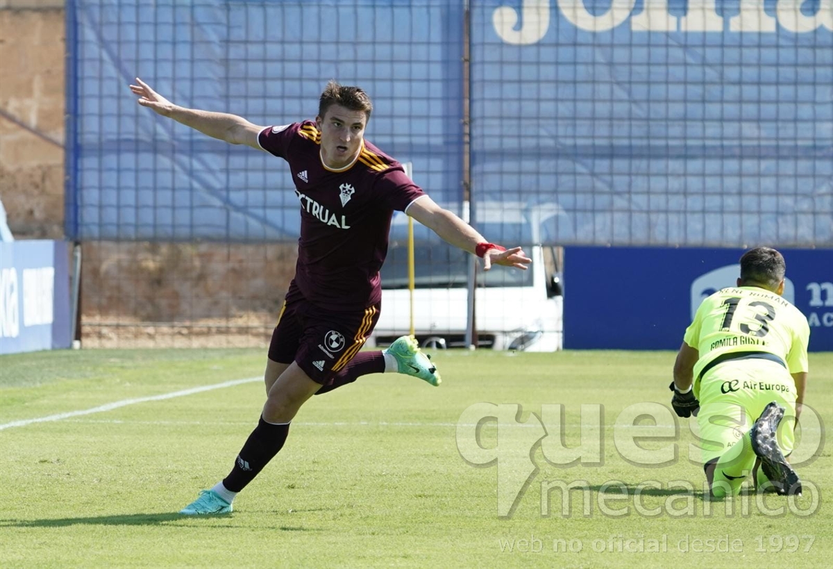Jordi Sánchez anotaba el tanto del Albacete ante el Atlético Baleares que servía solo para empatar temporalmente el encuentro