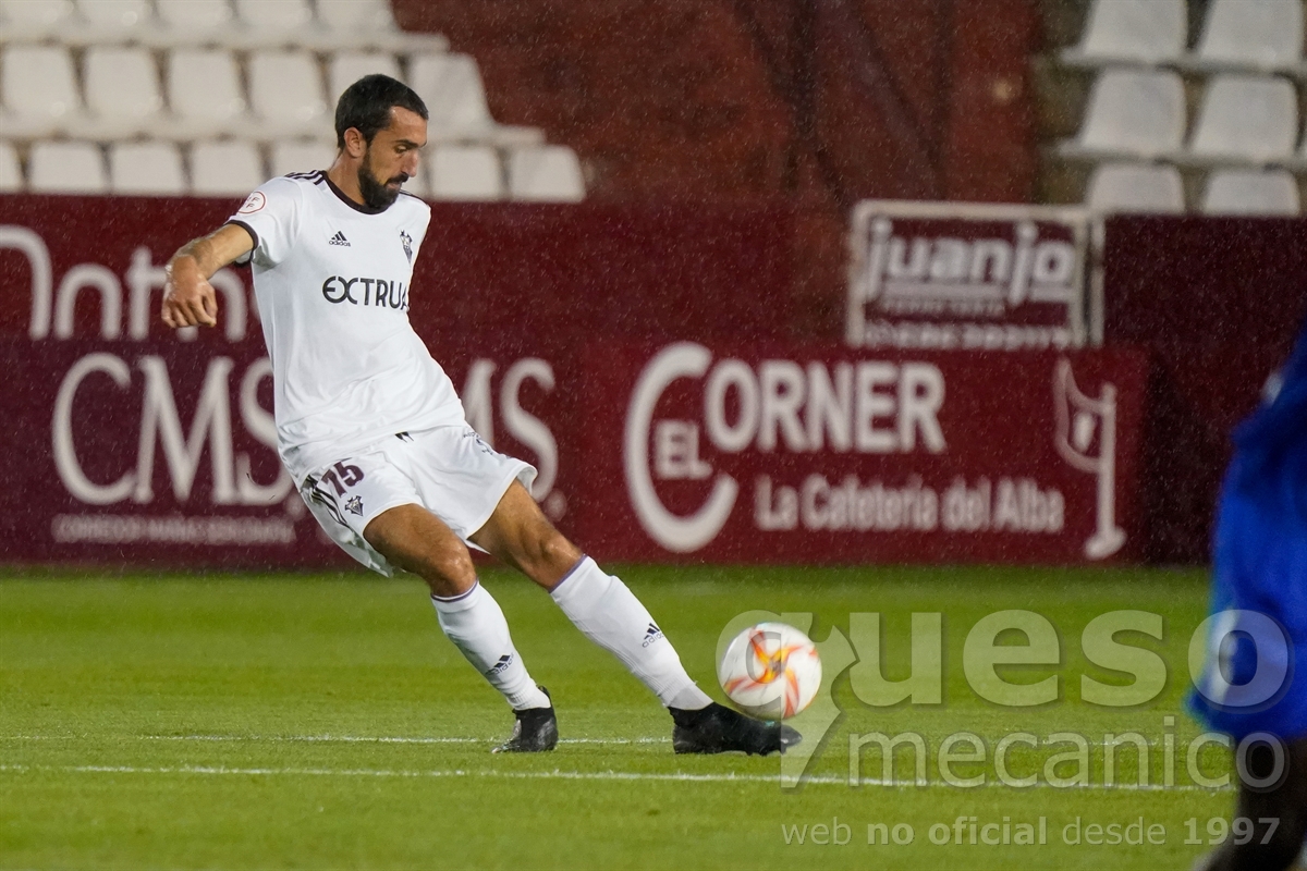 Las mejores jugadas del Albacete llegaban cuando bien Sergi Maestre o Fran Álvarez conseguían filtrar balones por encima de la defensa del San Fernando