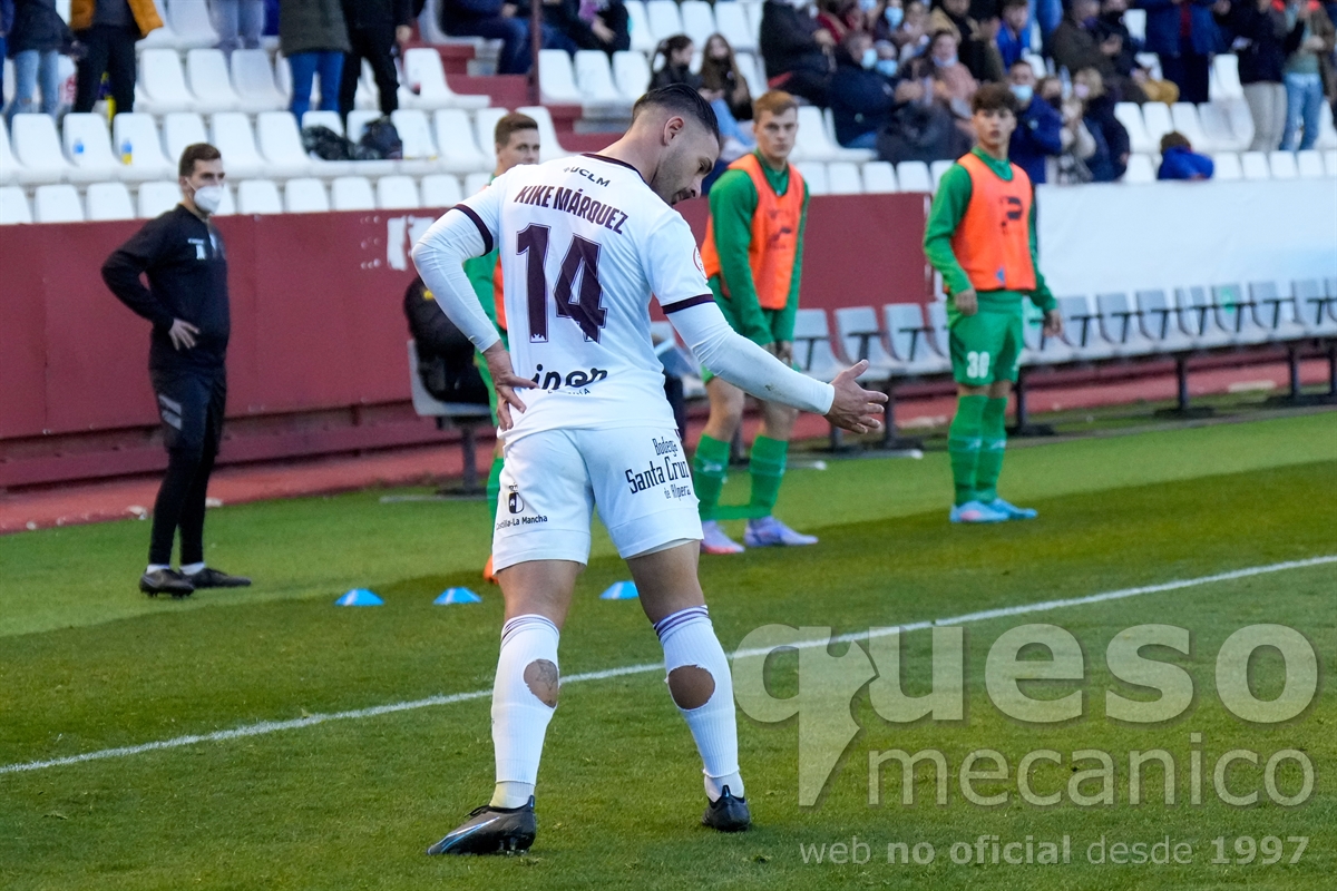 Kike Márquez celebrando su primer gol con la camiseta del Albacete Balompié