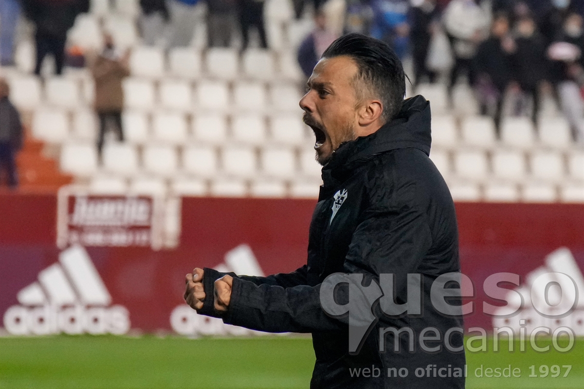 Rubén de la Barrera festeja la victoria del Albacete ante el Villarreal B