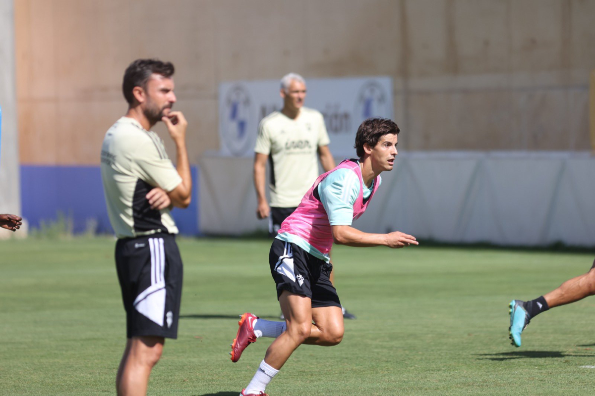 Riki Rodriguez en un entrenamiento del Albacete Balompié