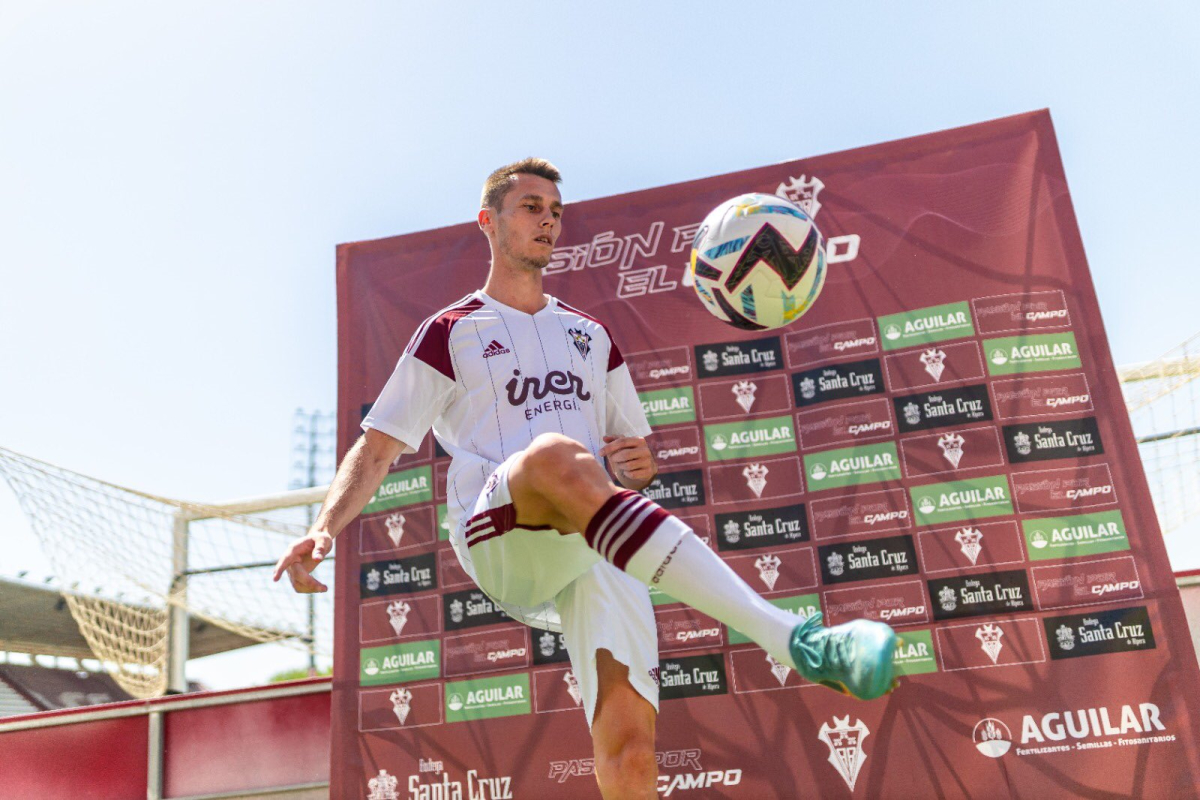 Presentación de Jonathan Dubasin como nuevo jugador del Albacete Balompié