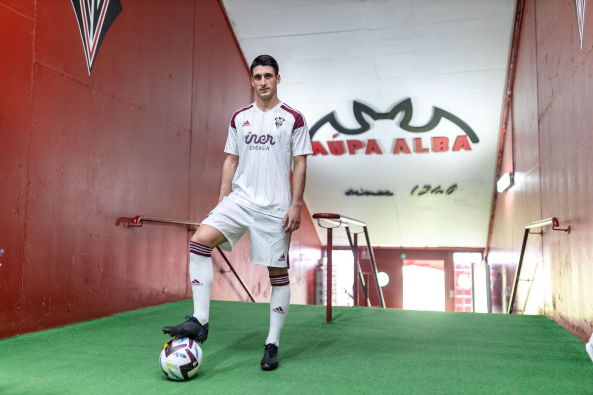Lander Olaetxea presentado como nuevo jugador del Albacete Balompié