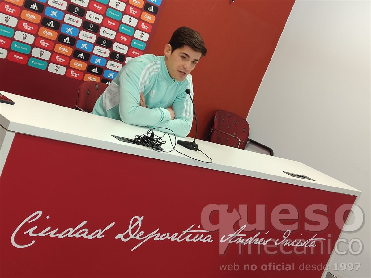 Rueda de prensa de Riki Rodriguez, jugador del Albacete Balompié, en la semana previa del encuentro Real Oviedo - Albacete Balompié