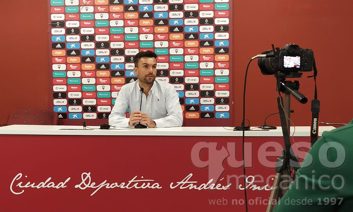 Rueda de prensa de Rubén Albés, entrenador del Albacete Balompié, en la previa del encuentro Albacete - C.D. Tenerife