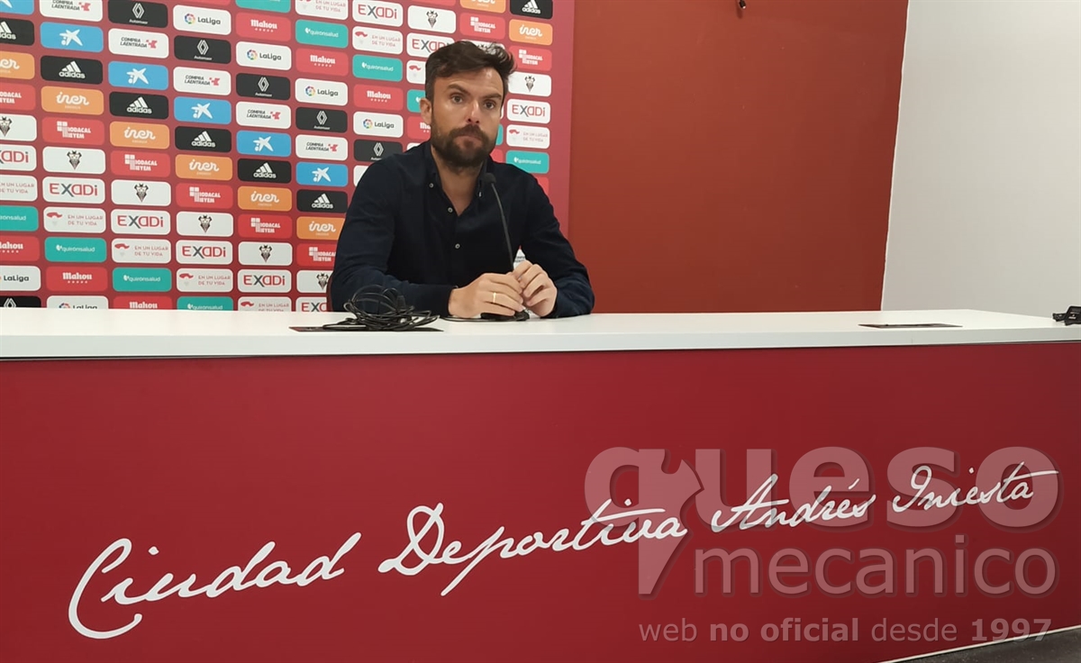 Rueda de prensa de Rubén Albés, entrenador del Albacete Balompié, en la previa del encuentro Levante U.D. - Albacete Balompié.