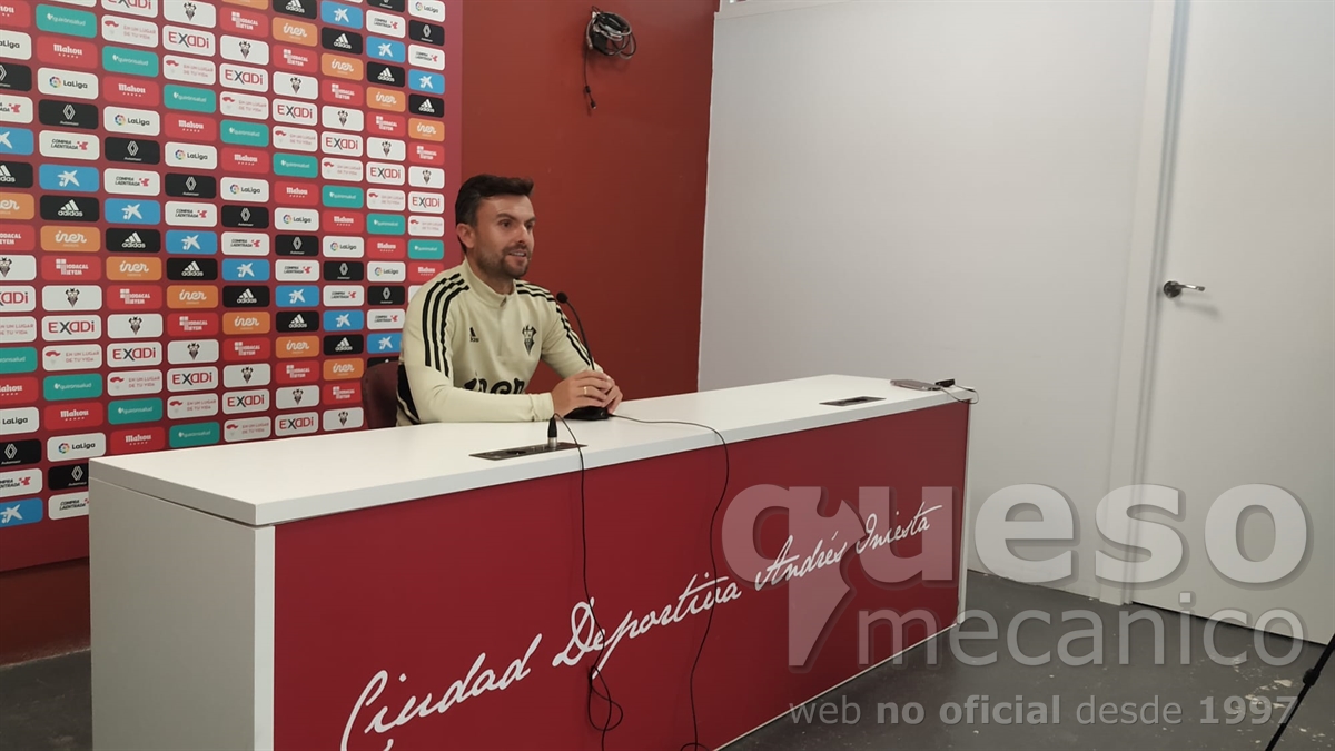 Rueda de prensa de Rubén Albés, entrenador del Albacete Balompié, en la previa del encuentro U.D. Ibiza - Albacete Balompié