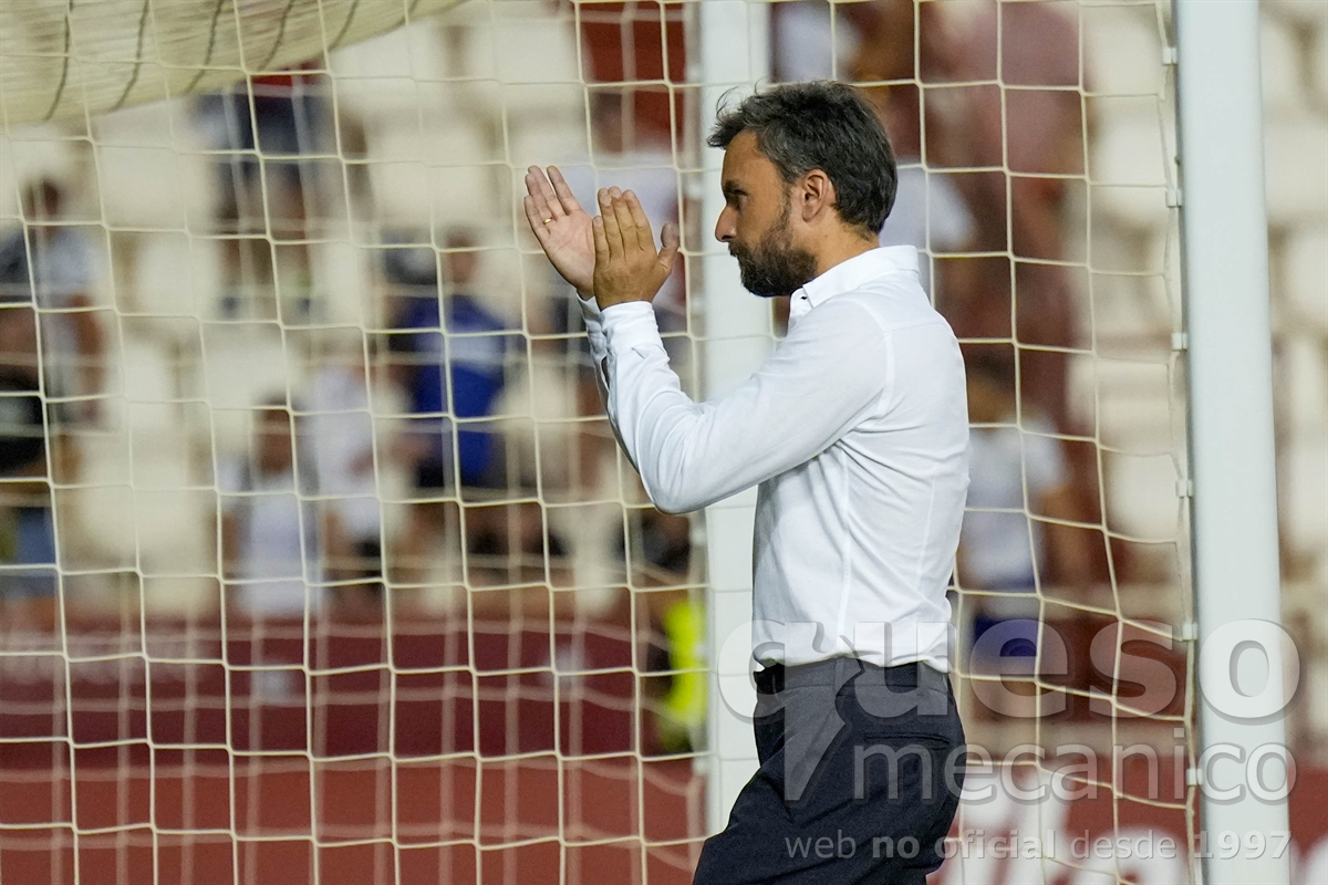 Rubén Albés satisfecho por el partido de los suyos ante el Burgos C.F.