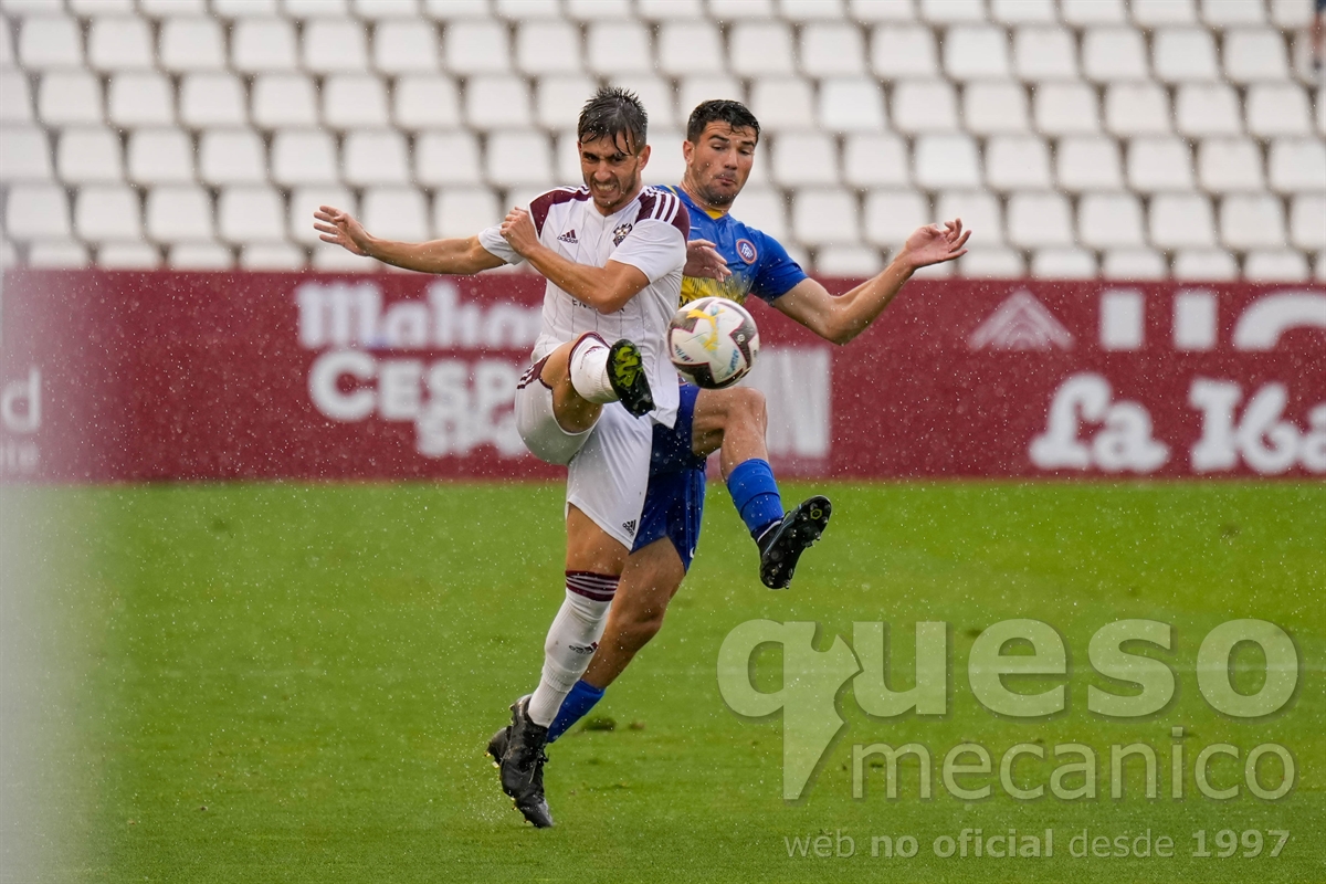 Manu Fuster en un lance del encuentro Albacete Balompié - F.C. Andorra