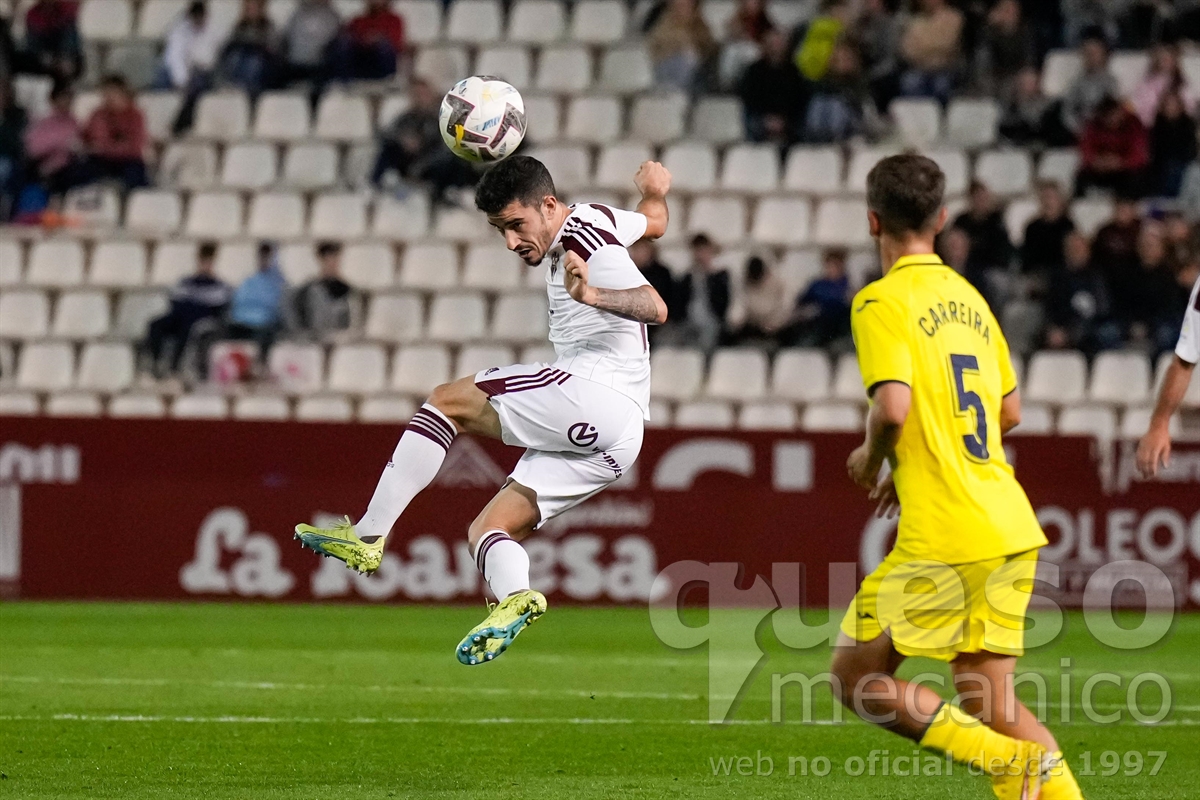 Julio Alonso, lateral zurdo del Albacete, dispuso de una clara ocasión para anotar ante el Villarreal B
