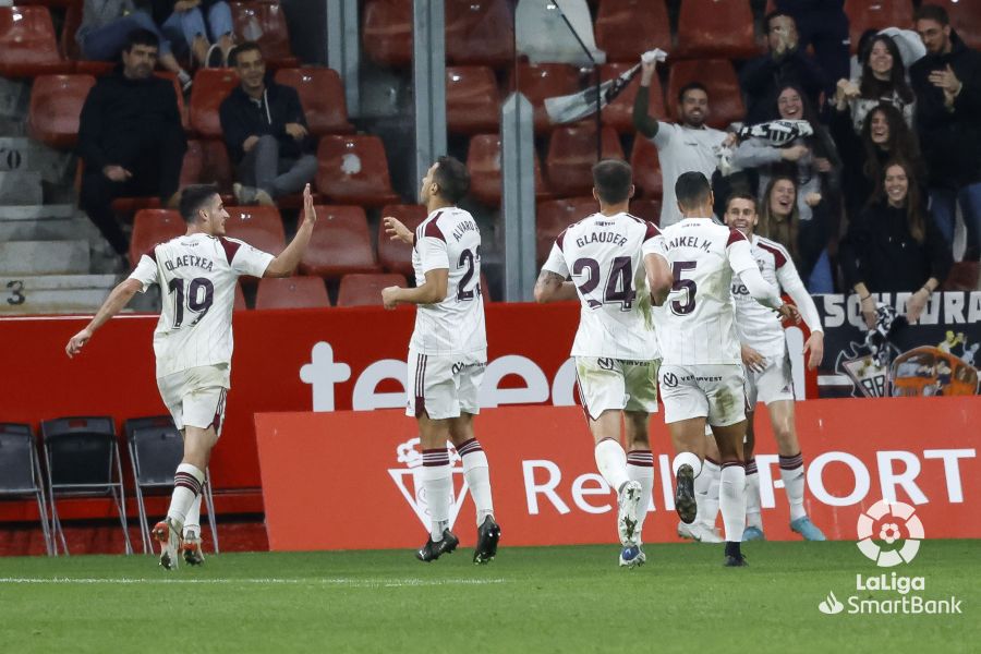 Apenas diez minutos después del gol sportinguista Dubasin anotaba, en una gran jugada, el tanto de la igualada para el Albacete