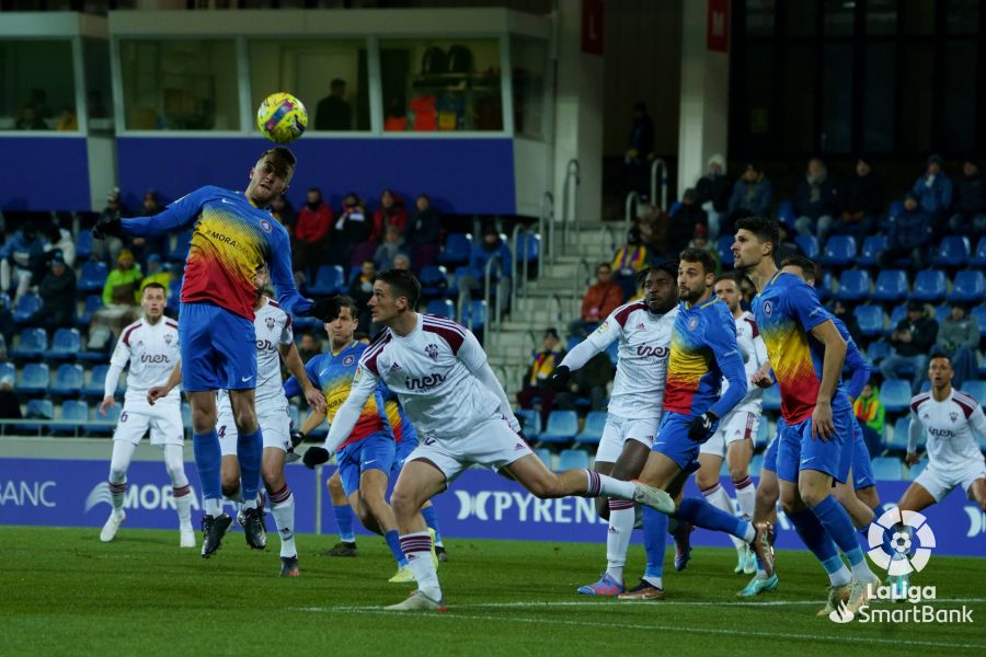 El Andorra dominó el juego en el primer periodo abusando de una posesión absurda sin verticalidad y sin apenas inquietar la portería de Bernabé Barragán.