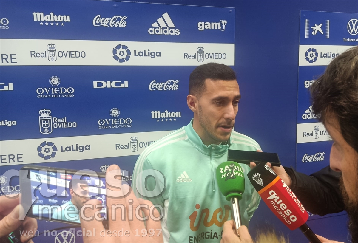Álvaro Rodríguez en la zona mixta, tras el encuentro Oviedo - Albacete