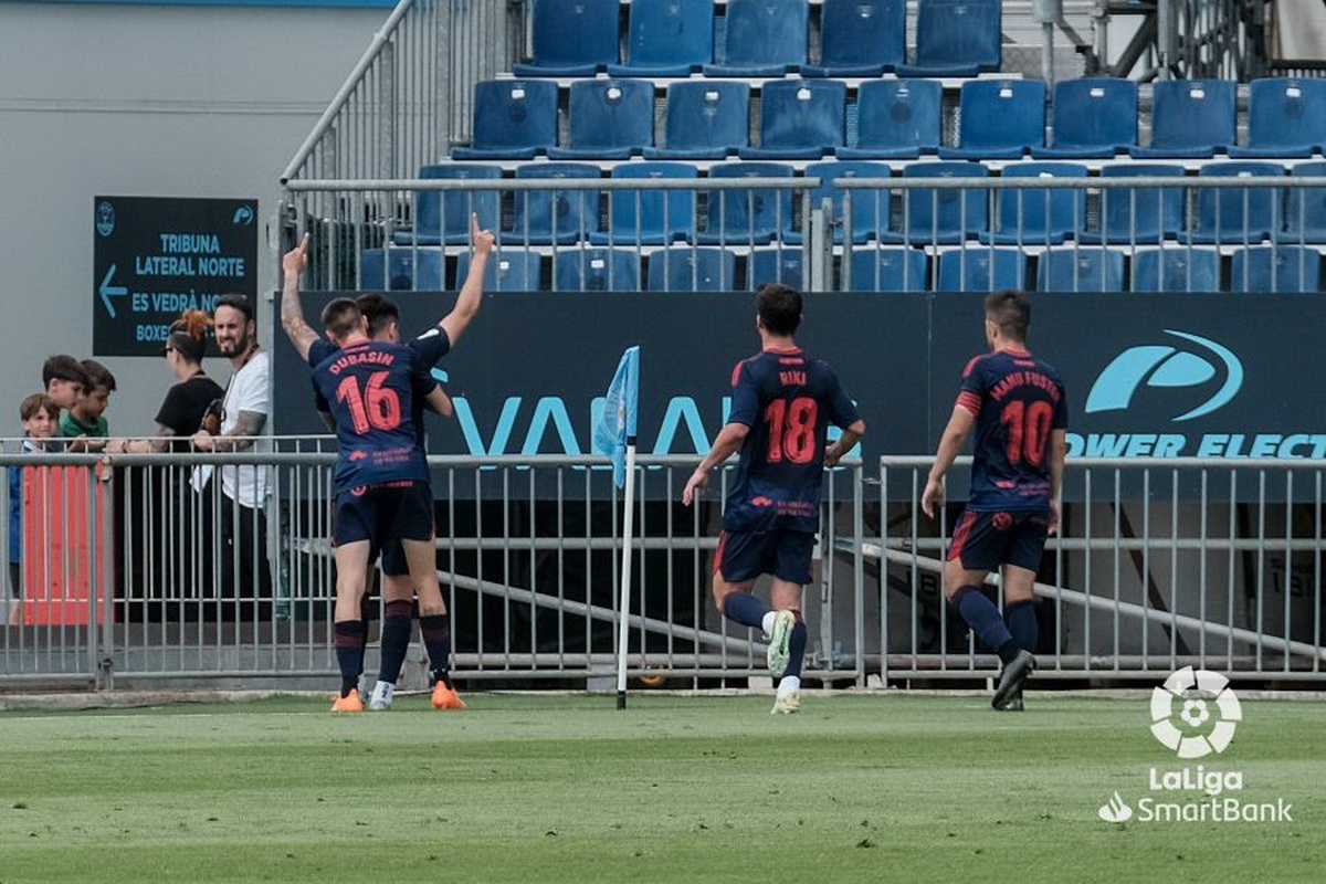 Fran Álvarez adelantaba al Albacete a la media hora de juego y encarrilaba la victoria con su primer gol con la camiseta blanca en el fútbol profesional