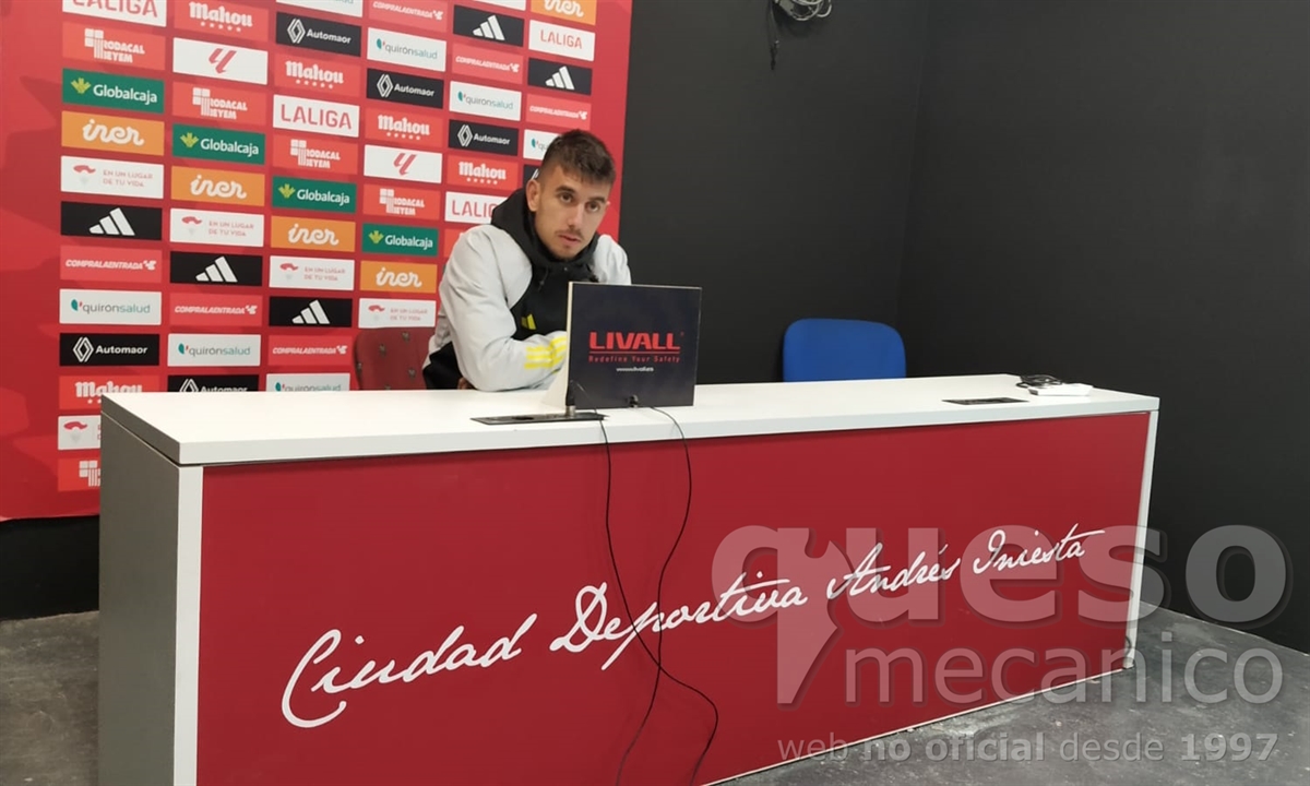 Rueda de prensa de Manu Fuster, jugador del Albacete Balompié, tras la vuelta del equipo a los entrenamientos después del parón navideño.