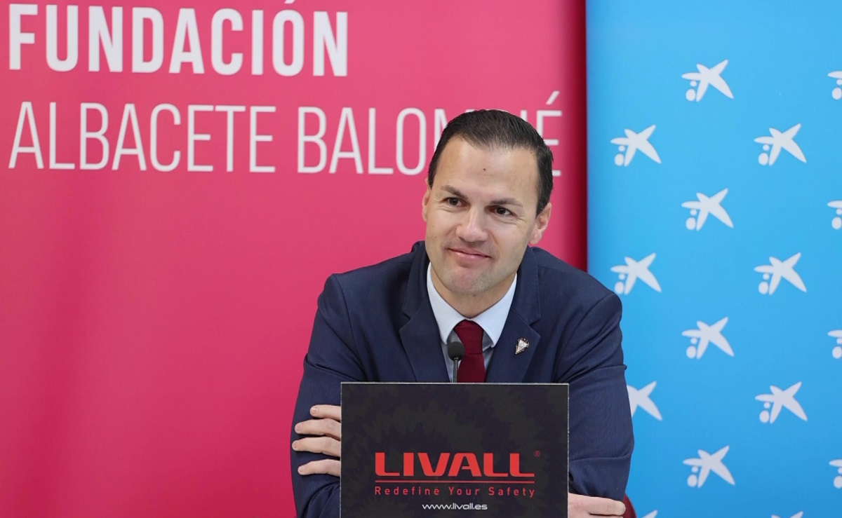 Rueda de prensa de Víctor Varela, Vicepresidente del Albacete Balompié, analizando la actualidad deportiva e institucional del equipo.