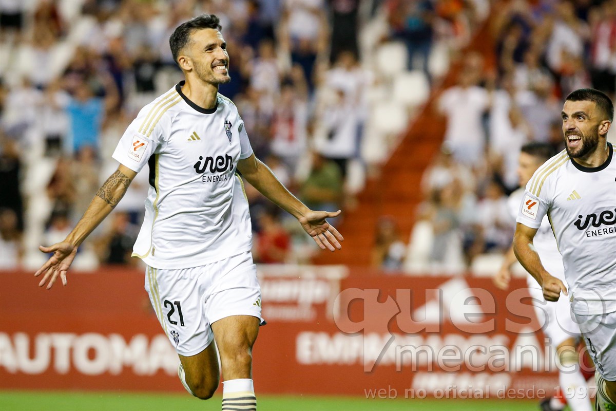 Alberto Quiles celebrando su gol ante el Burgos en la primera vuelta