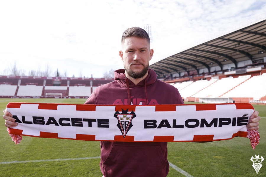 Tomáš Vaclík: “Al Albacete le puedo aportar experiencia; he ganado ocho títulos en mi carrera” 